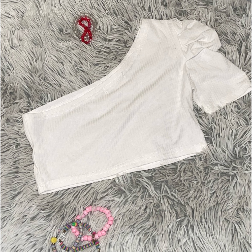 White top. It’s very stretchy.$6